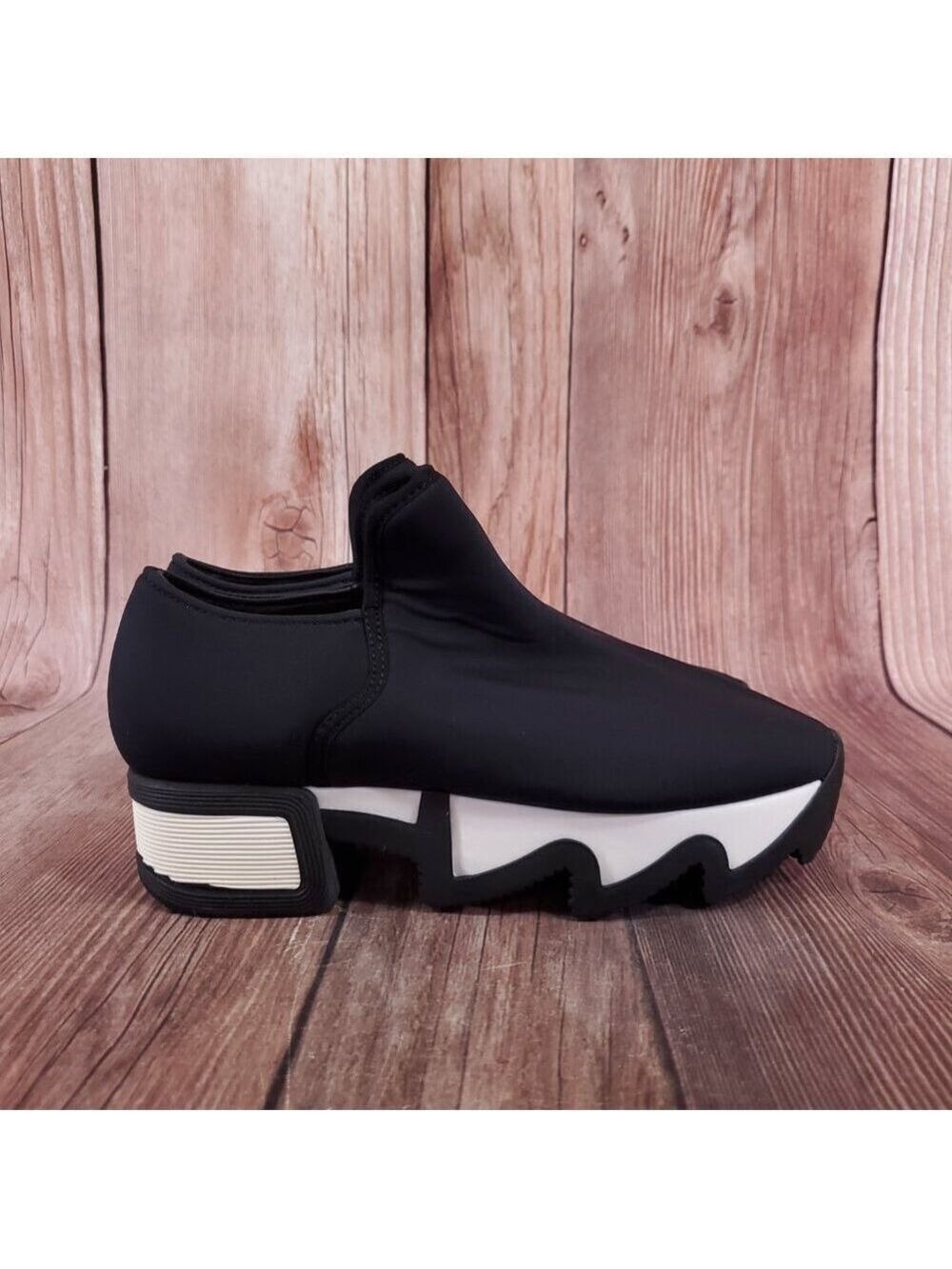 iRi NYC Womens Size 5.5 WES Black Outline Low Top Sneaker - Picture 3 of 15